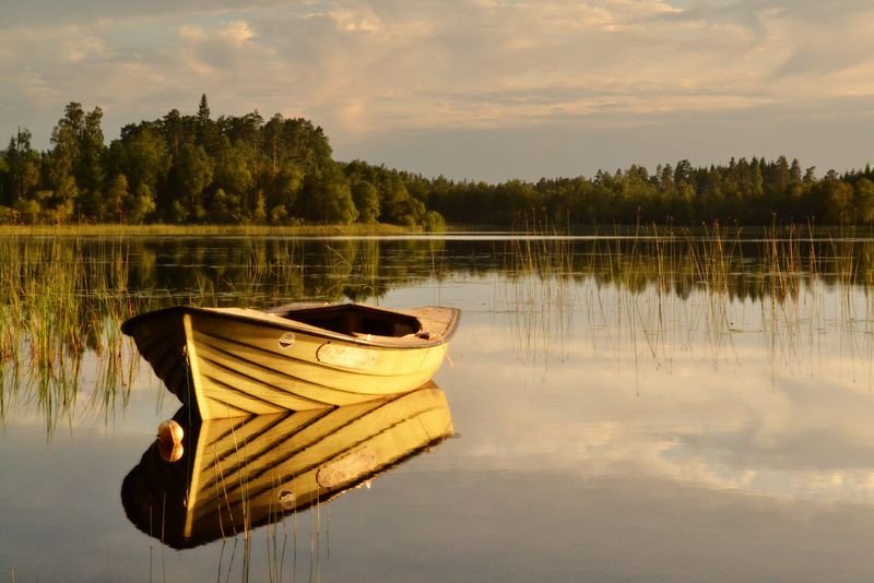 Lake_boat_by_lembrant-d6h834x